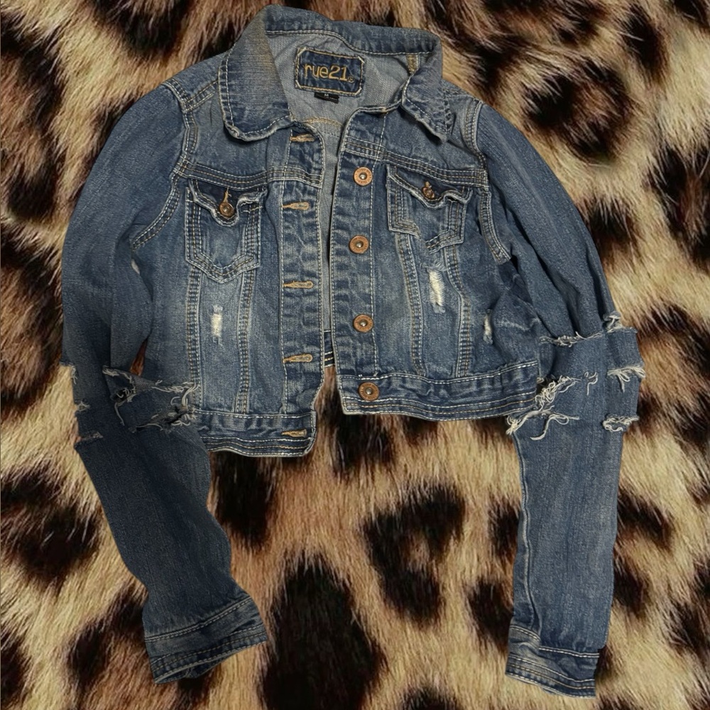 (SIZE M) Y2K Rue21 Distressed Blue Jean Jacket